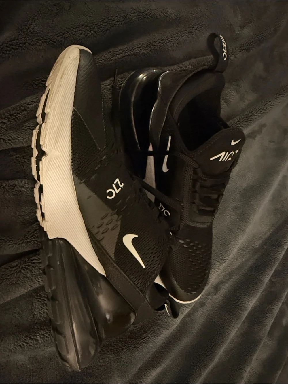 Nike Air270 Women’s Black with White Accents Athletic Sneakers Size 9